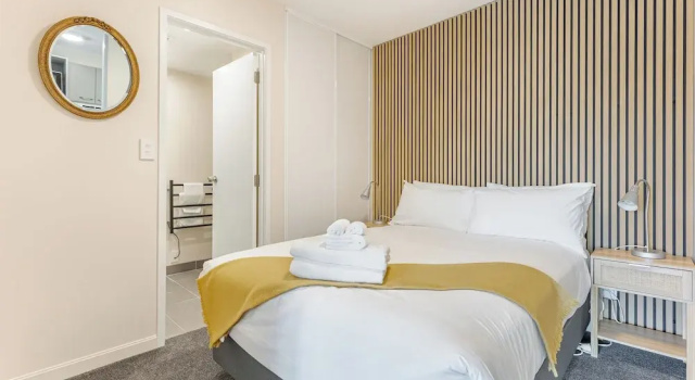 Zodiak Stays: Cozy CBD 2BR Near Top Dining Spots, Забронировать Апартаменты/квартира Отели региона Окленда с парковкой, Парковка