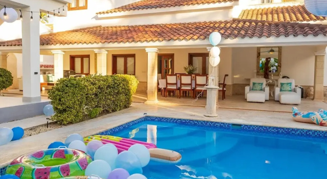 Вилла Beachfront 7BR Villa With Pool Maid Los Corales