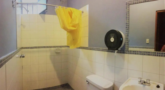 Кровать в общем номере Peter's Hostel