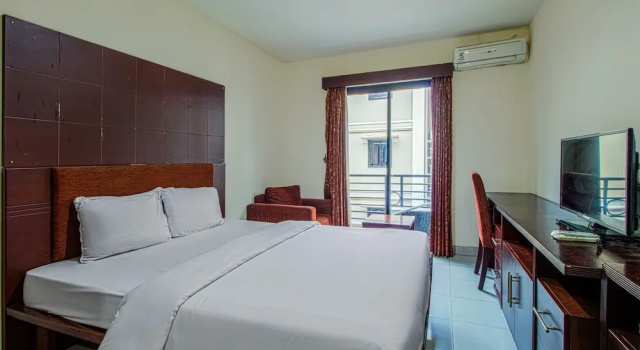 Номер Standard с балконом Plaza 68 Residence