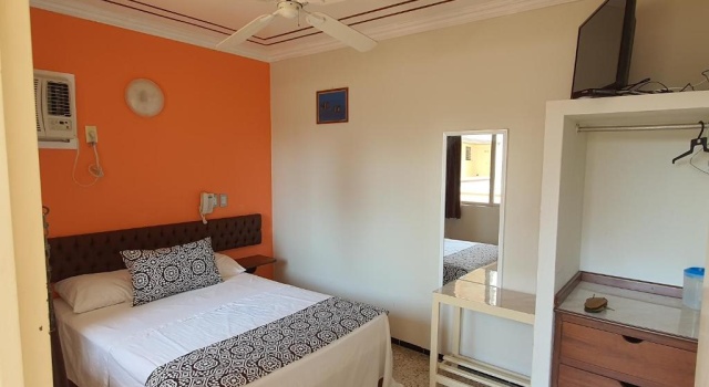 Hotel Atlantico a 150 mts de Playa Martí, Rezerwuj Hotel Hotele w Xico z Basenem, Basen
