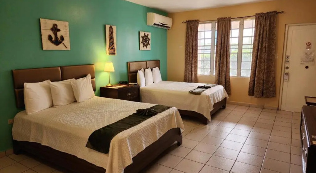 Полулюкс Combate Beach Resort