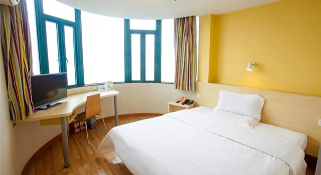 Двухместный номер Standard 7 Days Inn Zhuhai Gongbei Tunnel Branch