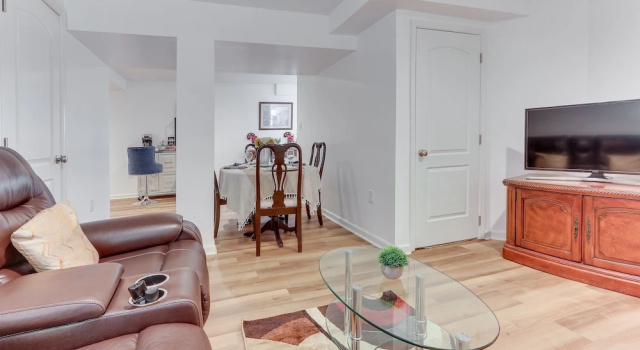 Апартаменты Cozy Inwood Apartment: History, Hiking & Wine!