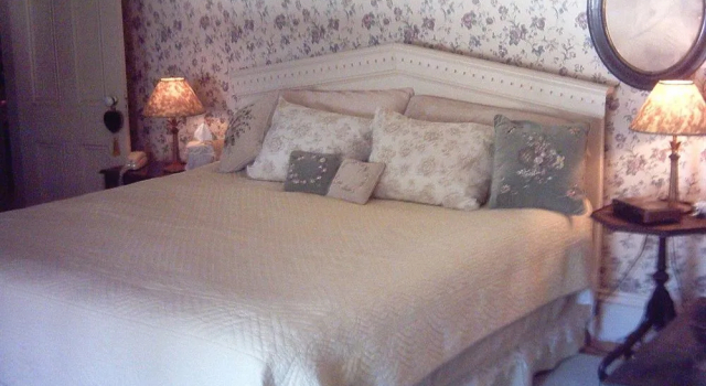 Pillsbury House Bed & Breakfast, Забронировать Отель Вунсокет штат Род-Айленд