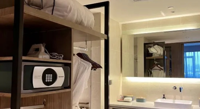 Семейный люкс Changsha Yuelu Howard Johnson Hotel (Meixi Lake West Metro Station Branch)