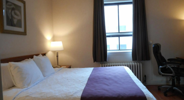 Hotel St-Denis, Забронировать Отель Отели Монреаля 3 звезды, рядом с McGill Metro Station, 3*