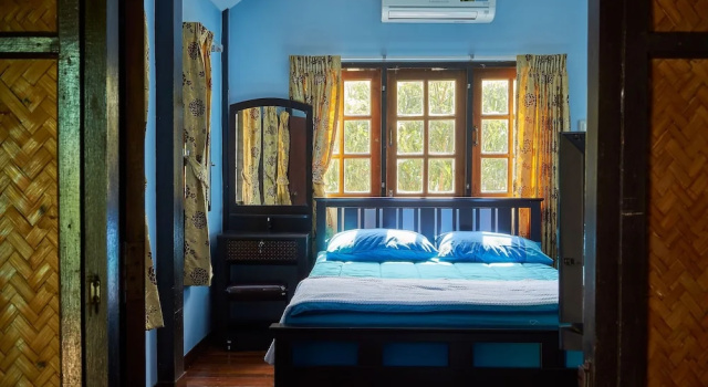 Семейное бунгало с 2 комнатами с балконом и с красивым видом из окна Blue Beach Bungalow