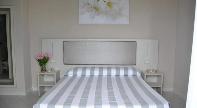Трёхместный номер Standard с балконом Hotel Carlton