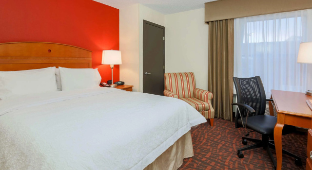 Hampton Inn Dayton/Fairborn, Забронировать Отель Фэрборн штат Огайо