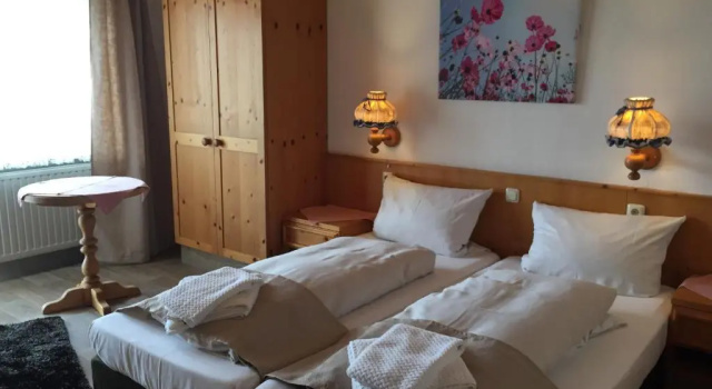Трёхместный номер Standard с балконом Alte Rose Gasthaus