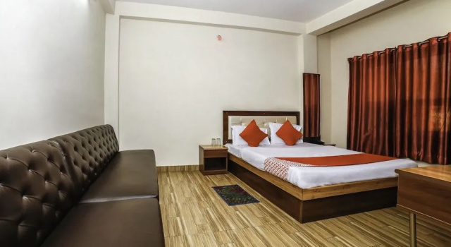 OYO 27825 Hotel Royal, Забронировать Отель Отели Гвалиор с завтраком, рядом с Храм Телика Мандир, Завтраки