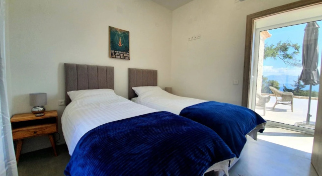 Villasleeps10-garden-freeparking-pool-ac, Забронировать Вилла Отели Гайос с парковкой, Парковка