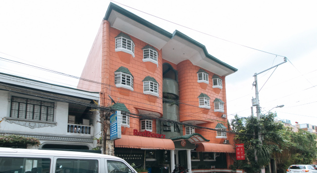 RedDoorz near East Avenue Medical Center, Забронировать Отель Кесон-Сити , рядом с Quezon Monument Circle