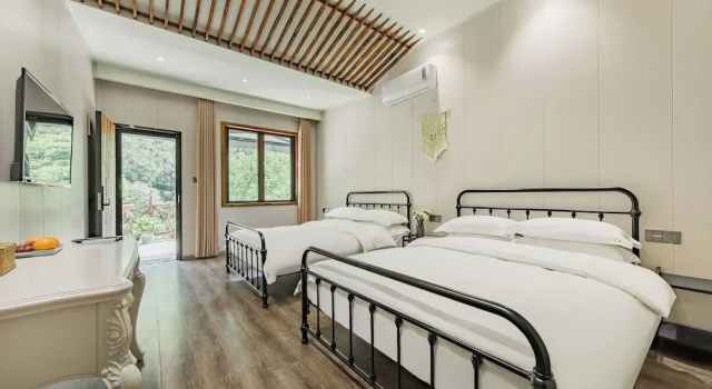 Двухместный номер Standard с балконом и с видом на окрестности Hualu Yuejian Parent Child Homestay
