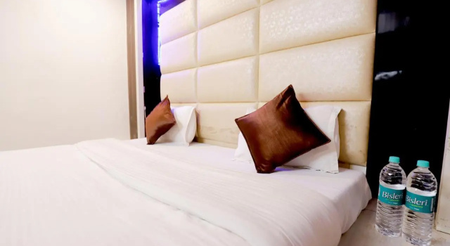Hotel Grey Castle - Near Haridwar Railway Station, Book Hotel Gujarat hoteller med pool, Swimmingpool