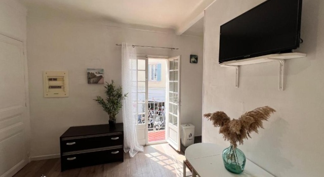 30m Studio in the heart of old Antibes wifi air conditioning, Забронировать Апартаменты/квартира Антиб Приморские Альпы