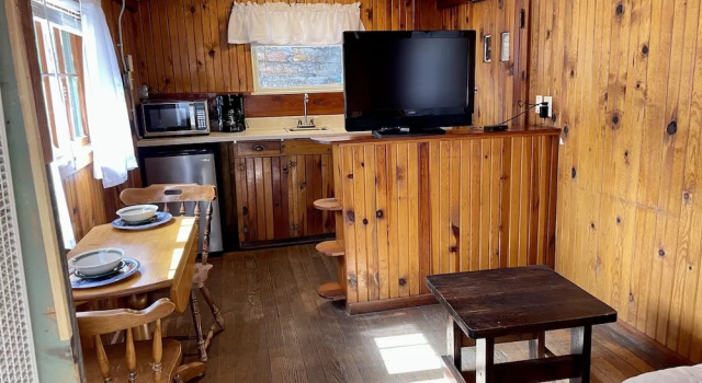 Номер Standard с видом на реку Casey's Cabins