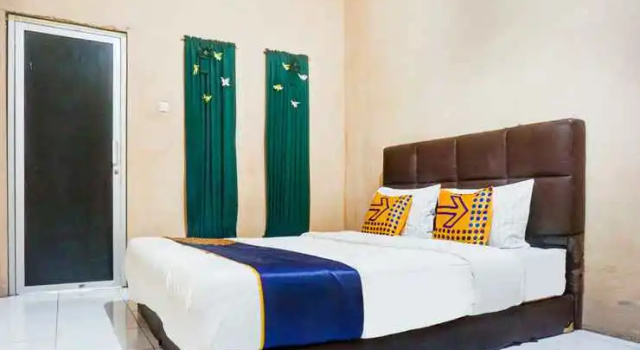 Spot on 90146 Sugianto Guesthouse Syariah, Rezerwuj Hotel Depok West Java