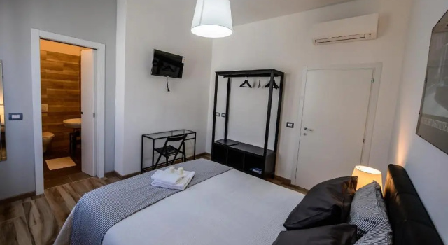 PATTY'S GUESTHOUSE, Забронировать Отель Отели Пармы с парковкой, Парковка