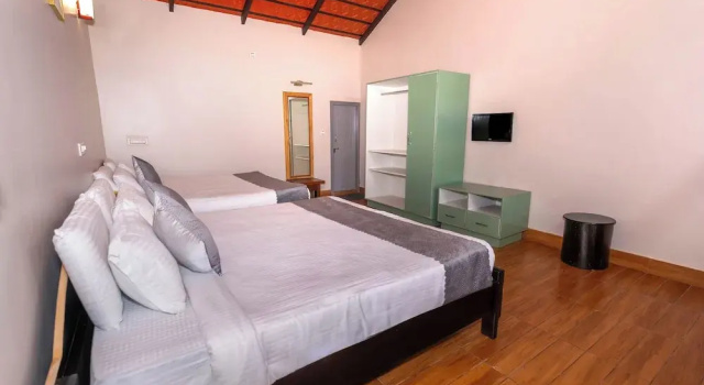 Четырёхместный семейный номер Standard с красивым видом из окна Chandramukuta Resort by Z Vacations