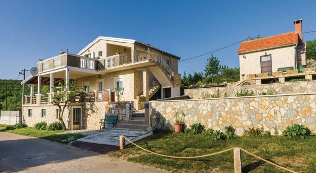 Charming Holiday Home in Kruševo With Swimming Pool, 예약 호텔 Krusevo Zadar County