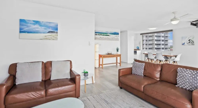 Iconic Burleigh Beachfront Apartment, Забронировать Апартаменты/квартира Берли-Хедз Голд-Кост