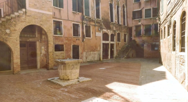 Charming large palazzo in center Venice for up to 9 people, Забронировать Отель Каннареджо Венеция