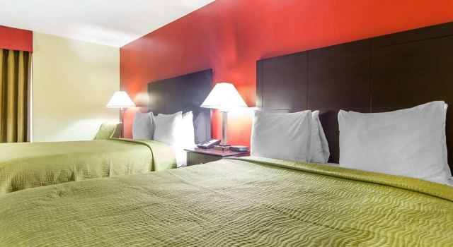 Четырёхместный номер Standard Quality Inn Sweetwater West