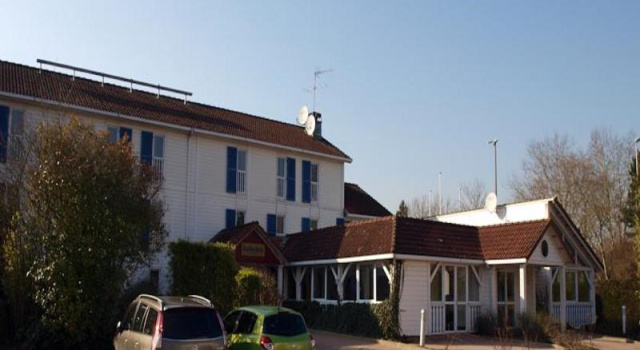 Kyriad direct Trappes, Забронировать Отель Трап Yvelines