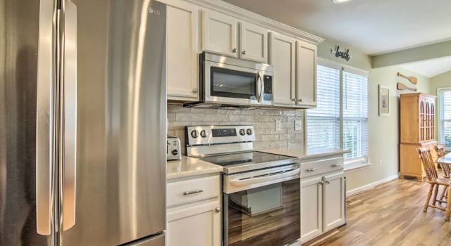 Коттедж 3 Mi to Bethany Beach: Gem w/ Deck & Pool Access