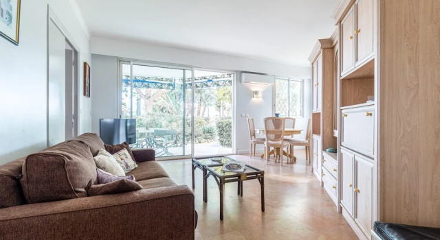 VANEAU Incroyable appartement avec jardin et vue mer, Забронировать Апартаменты/квартира Отели Приморских Альпы с парковкой, Парковка