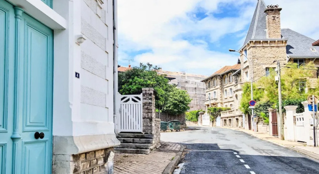 Luxurious Flat Close to Grand Plage, Забронировать Отель Биарриц French Basque Country