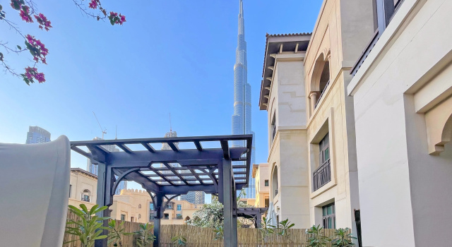 Pvt Hot Tub w Burj Khalifa View by Bnbme, Забронировать Апартаменты/квартира Даунтаун Дубай , рядом с Al Wajeha Al Maeyah Marine Transport Station