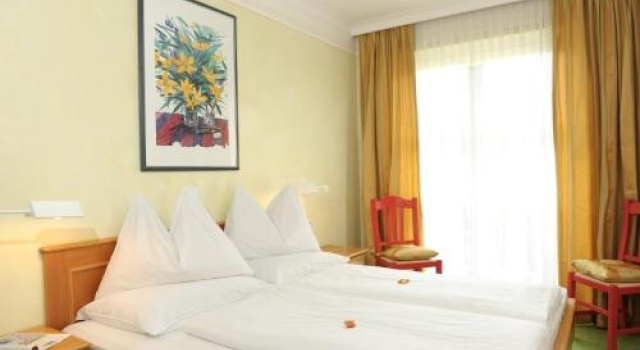Palm Plaza Oceanfront Resort, Забронировать Курортный отель Дейтона-Бич Daytona Beach Area, рядом с Парк МакЭлроя
