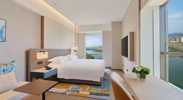Двухместный семейный номер Standard с видом на озеро Hyatt Place Kunming South Railway Station