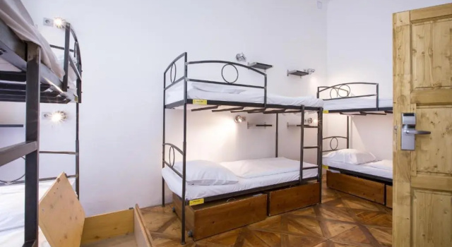 Кровать в общем номере (мужской номер) Sophies Hostel