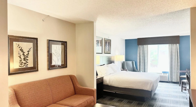 Двухместный люкс Holiday Inn Express and Suites Meriden by IHG