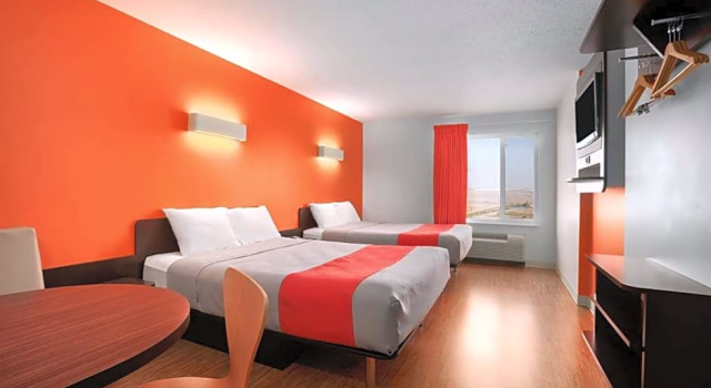 Neljän hengen Sviitti Motel 6 Swift Current