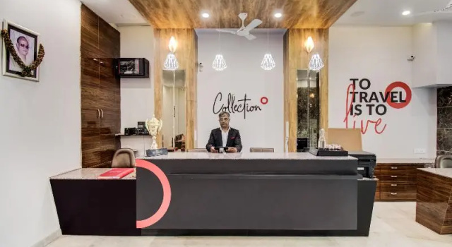 Collection O 30070 Hotel Rajdhani, Забронировать Отель Отели штата Махараштры с парковкой, Парковка