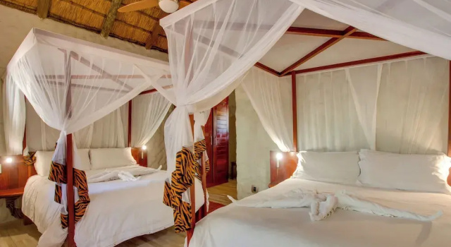Четырёхместный семейный номер Standard с видом на сад Kubu Safari Lodge