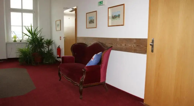 Hotel Peenebrücke, Забронировать Отель Лоббе Мёнхгут