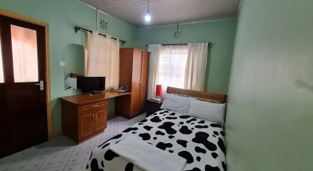 Queenspark Guest House, Rezervasyon Misafirhane Central otoparklı oteller, Otopark