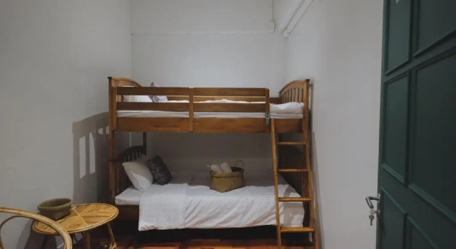 Кровать в общем номере Matou Hostel and Cafe