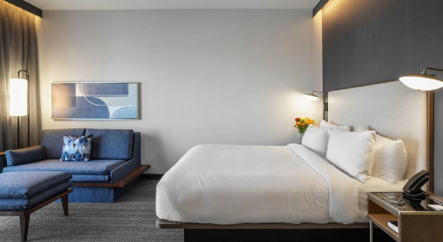 Двухместный люкс Courtyard by Marriott Indianapolis Fishers