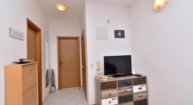 Apartments Lara, Забронировать Апартаменты/квартира Остров Углян 
