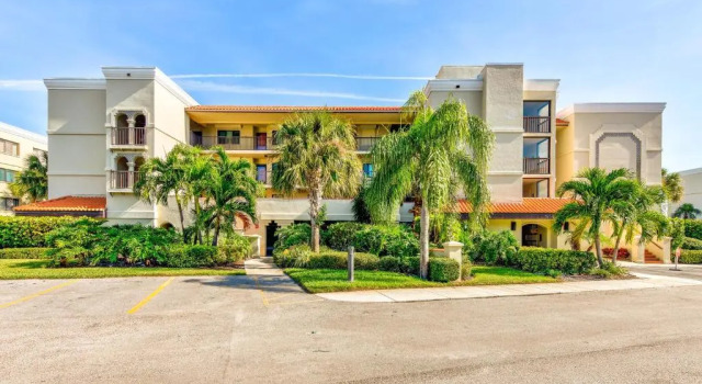 Land's End 4-406 Bay Front