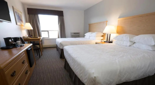 Четырёхместный номер Standard Tower Inn & Suites