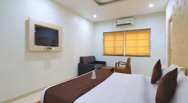 OYO 9351 Hotel RVG, Boek Hotel Vadodara Gujarat