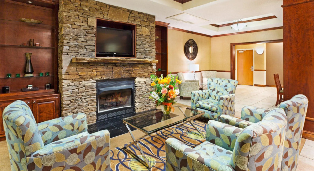 Holiday Inn Express & Suites Sylva - Western Carolina Area by IHG, Varaa Hotelli Sylva Appalachian Mountains